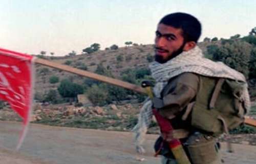 رزمنده‌ای که دستش از کتف قطع شد و با این‌حال توانست تیربار دشمن را خاموش کند